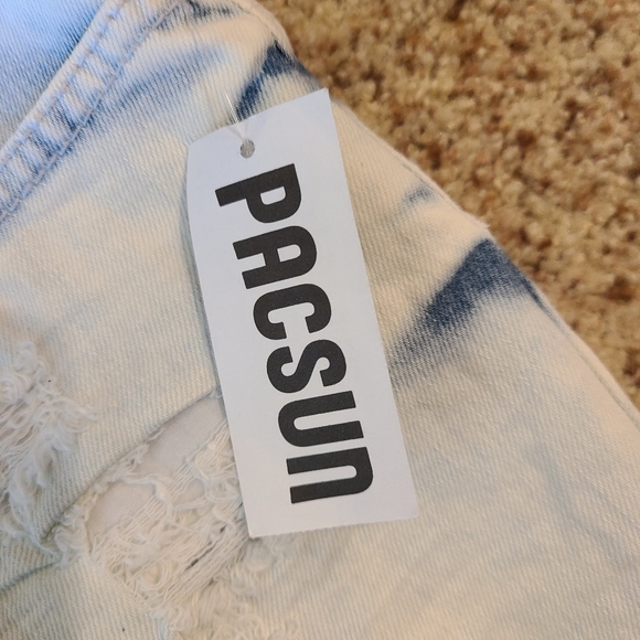 PacSun Bullhead shorts, high rise distressed NWT - Picture 14 of 14